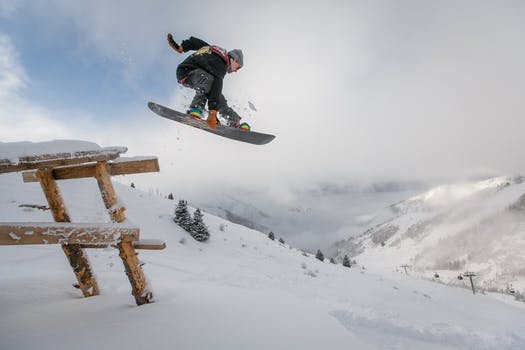 リゾートバイトでスキー場行きたい スノボ滑りたい人は雪山リゾバは売店がおすすめ ナナメドリ